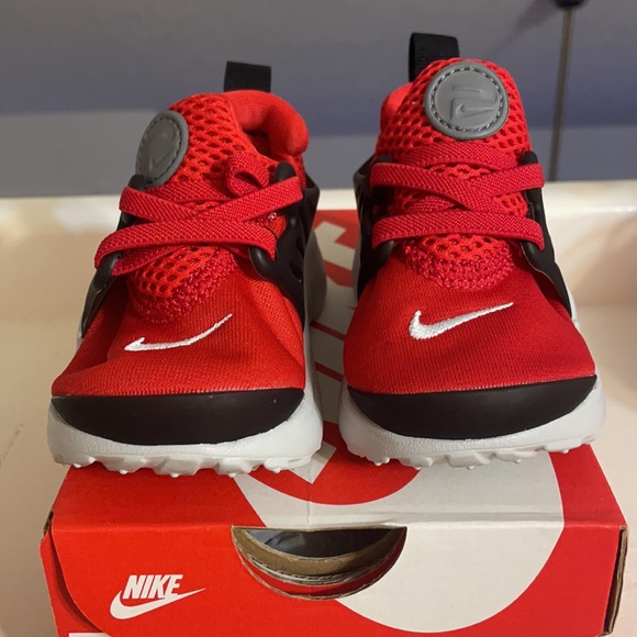 Nikes - Picture 2 of 6